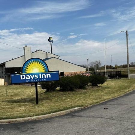Days Inn & Suites By Wyndham Caseyville Dış mekan fotoğraf