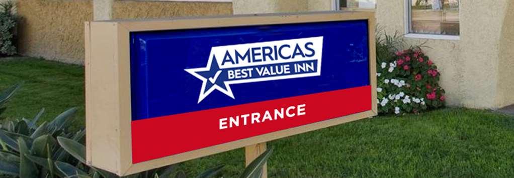 Days Inn & Suites By Wyndham Caseyville Dış mekan fotoğraf