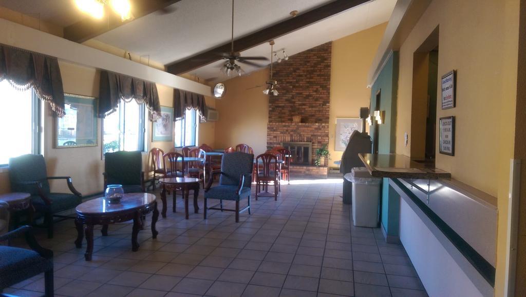 Days Inn & Suites By Wyndham Caseyville Dış mekan fotoğraf