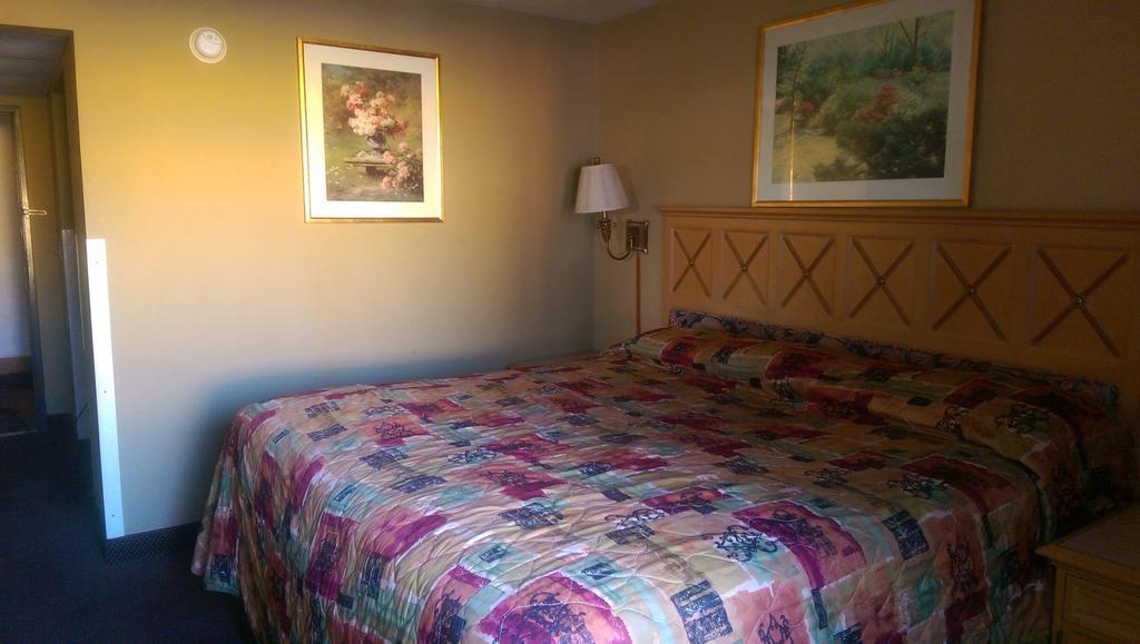 Days Inn & Suites By Wyndham Caseyville Oda fotoğraf