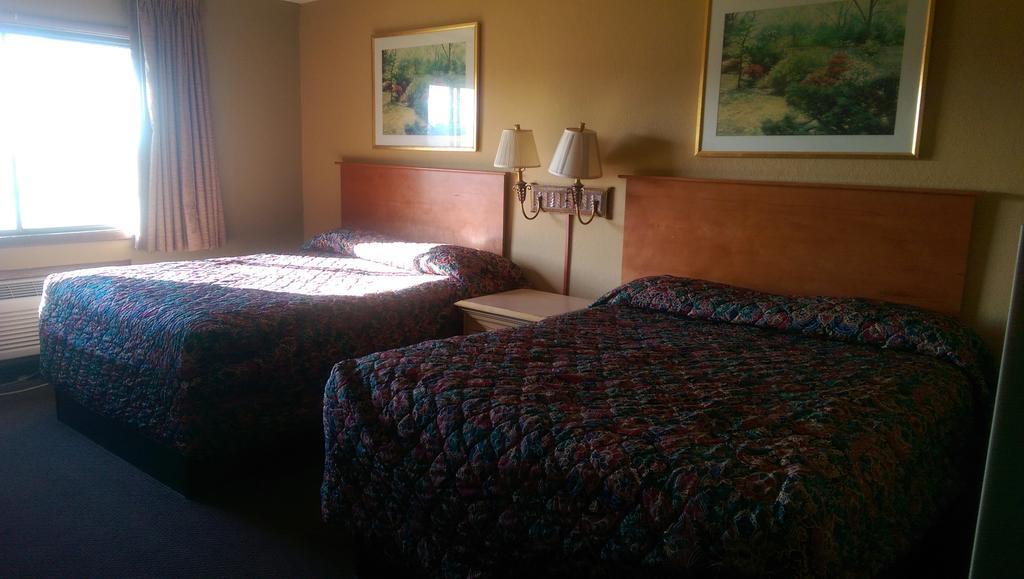 Days Inn & Suites By Wyndham Caseyville Oda fotoğraf