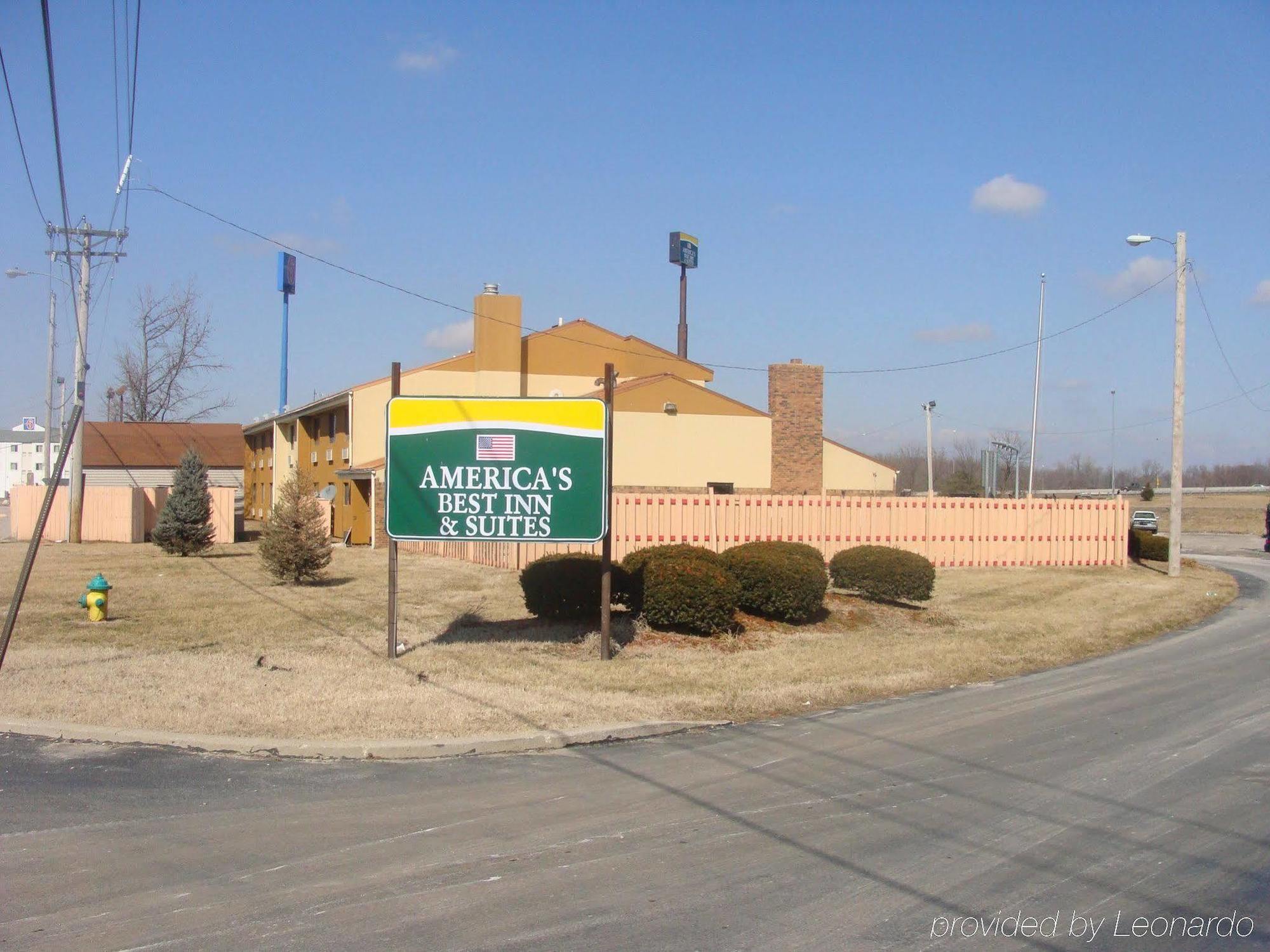 Days Inn & Suites By Wyndham Caseyville Dış mekan fotoğraf